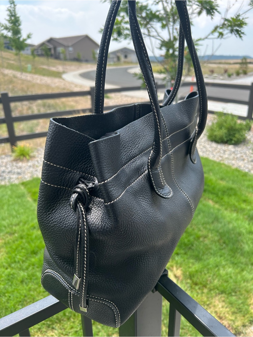 Tod's Black Pebbled Leather Tote with White Contrast Stitching